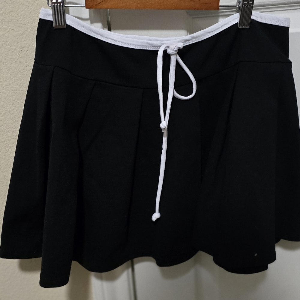 Black and White Skater Mini Skirt with Pleats